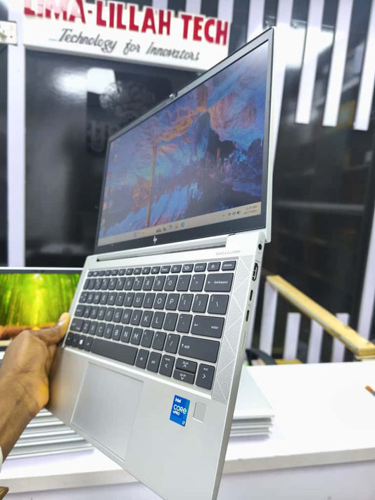 HP Elitebook 830 G8 i7