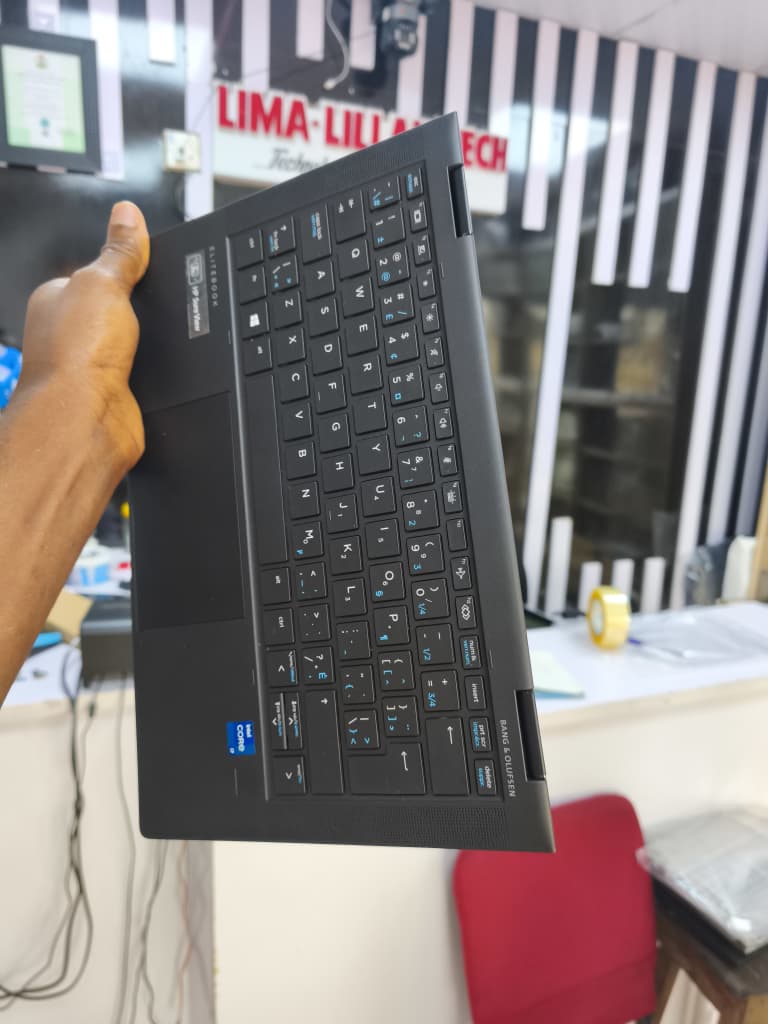 HP Elite Dragonfly Max x360