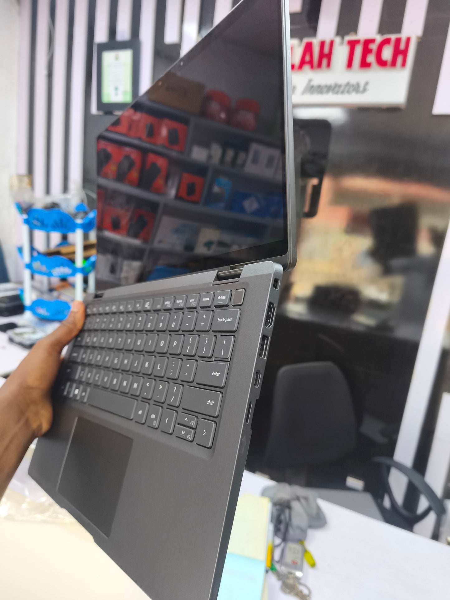 Dell Latitude 7420 2-in-1 i7 11th gen