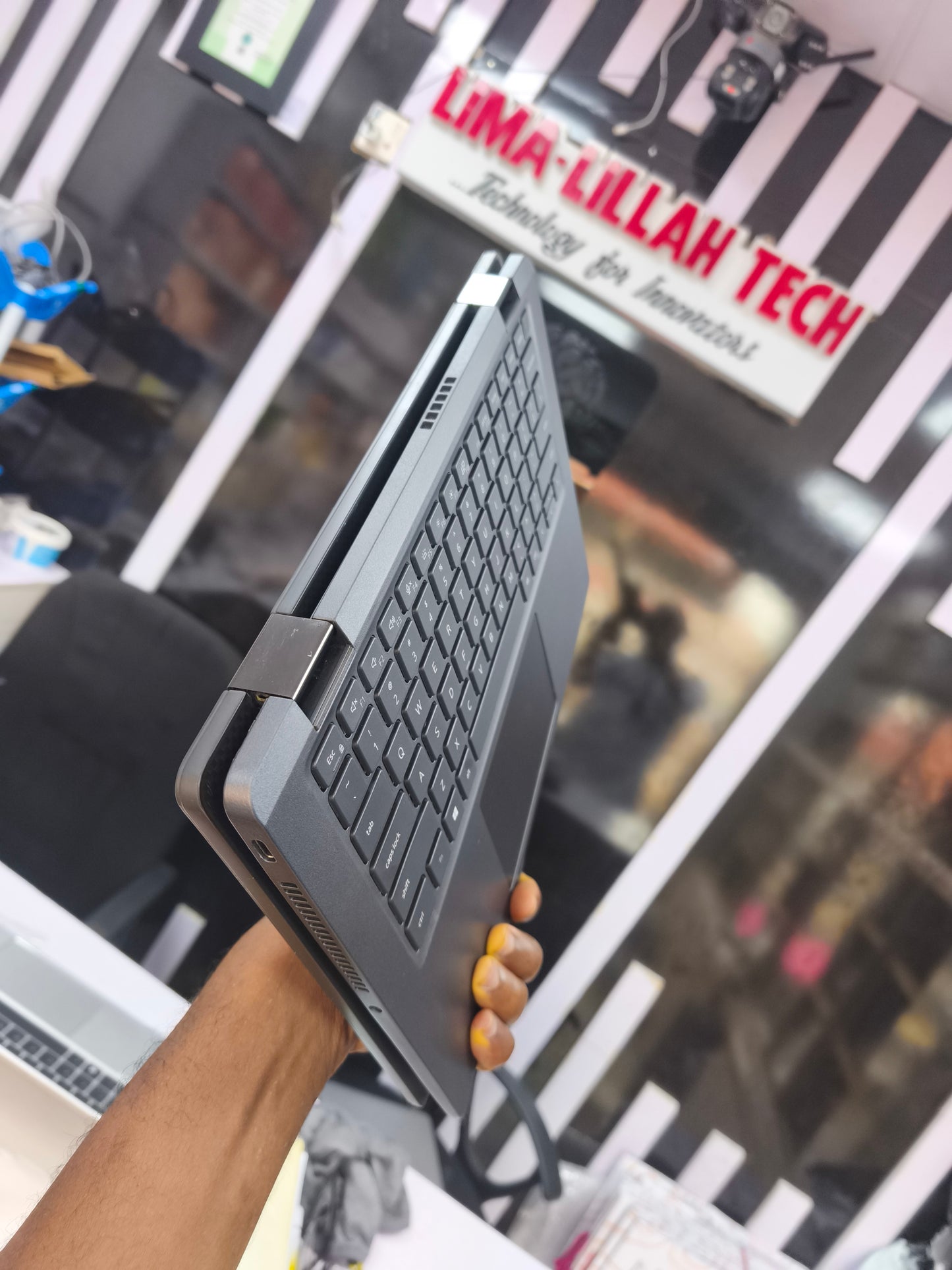 Dell Latitude 7420 2-in-1 i7 11th gen
