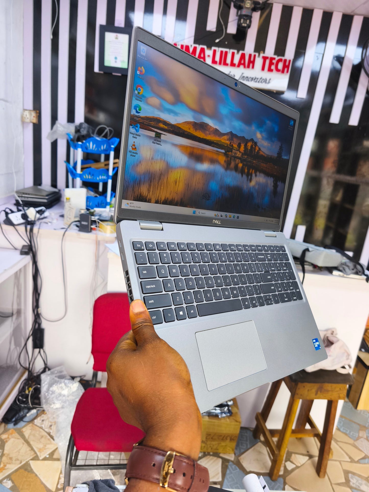 Dell Precision 3561
