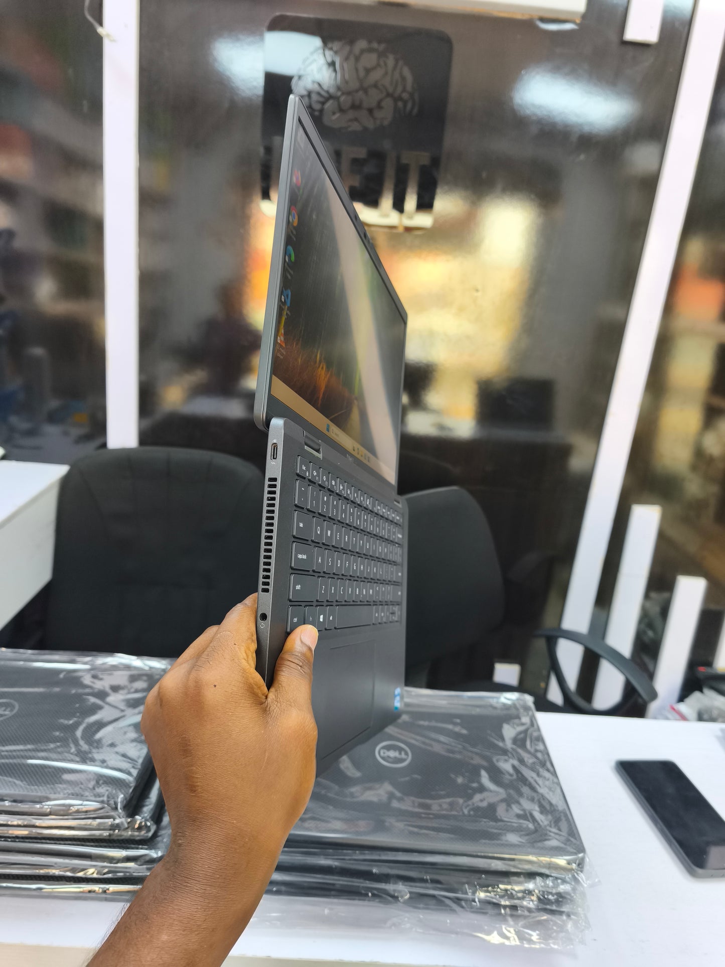 Dell Latitude 7420 i7 11th gen 32GB RAM