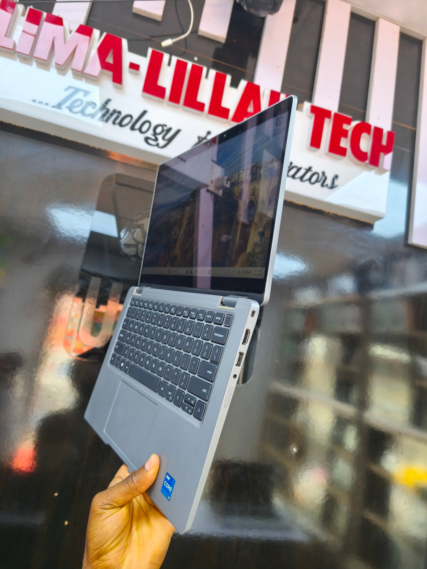 Dell Latitude 5320 2-in-1 i7 11th gen